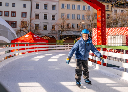 Kruhové kluziště na náměstí