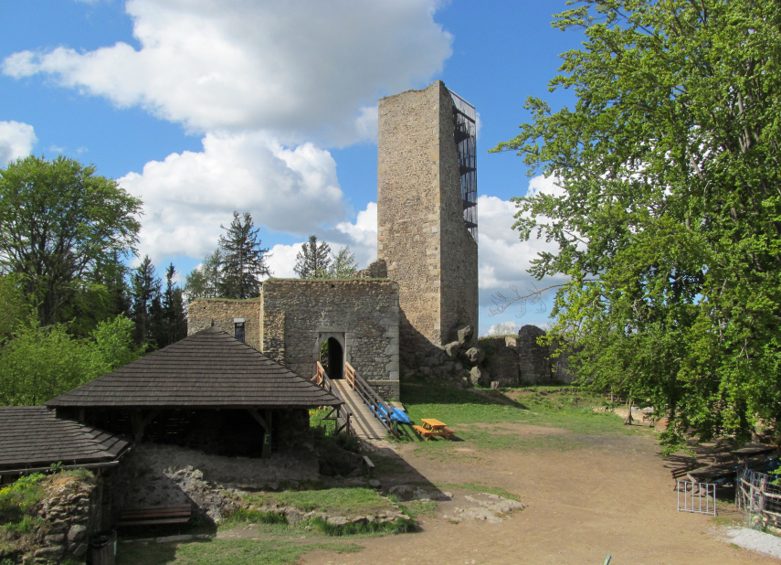 Věž zříceniny hradu Orlík