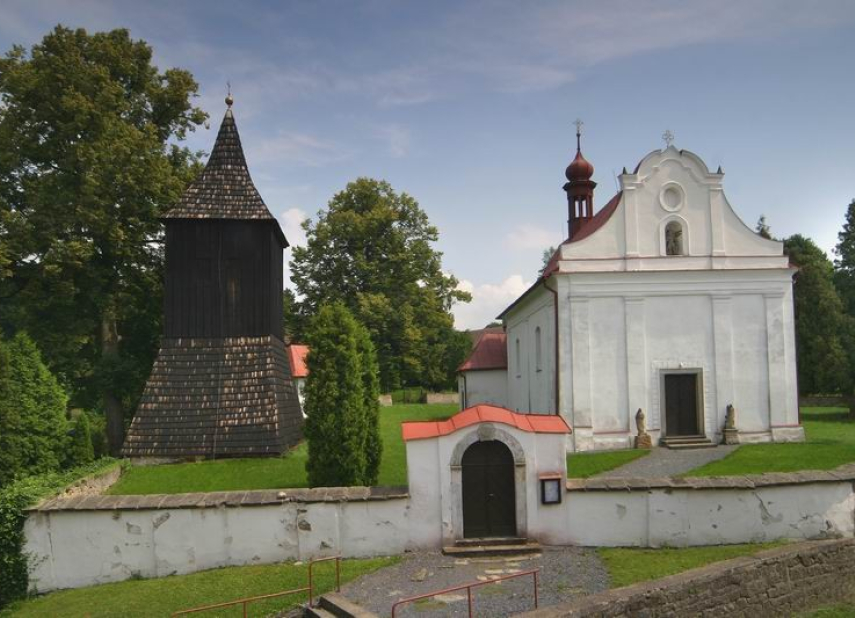 Kostel sv. Václava a dřevěná zvonice v Horním Studenci