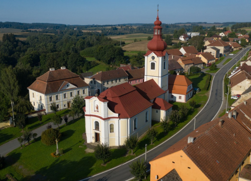 Kostel sv. Petra a Pavla v Horní Bobrové