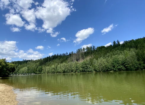 Letní radovánky na břehu Trnávky v Červené Řečici