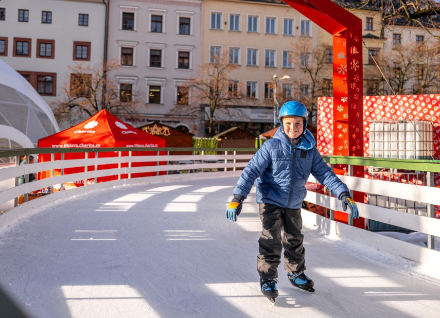 Kruhové kluziště na náměstí
