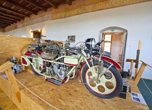 Muzeum jednostopých motorových vozidel na hradě Kámen
