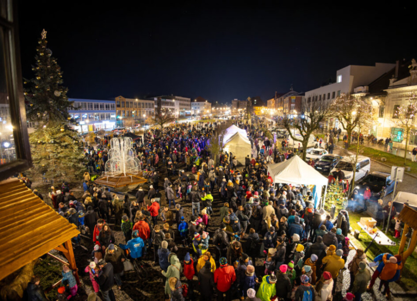 Rozsvícení vánočního stromu a koncert Thom Artway