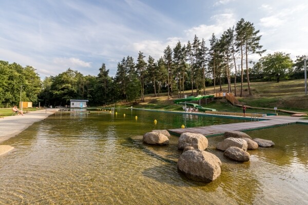 Přírodní koupací biotop Jemnice (foto 1)