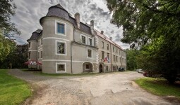 Věž zámku Police (foto 3)