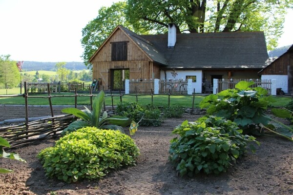 Chalupa pod lípou - Ukázková přírodní zahrada (foto 1)