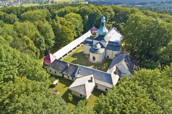 Poutní kostel Nejsvětější Trojice Křemešník (foto 1)