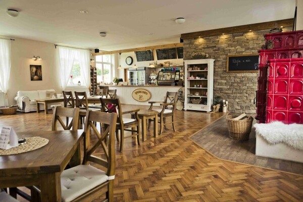 Vymazlená kavárna (foto 1)