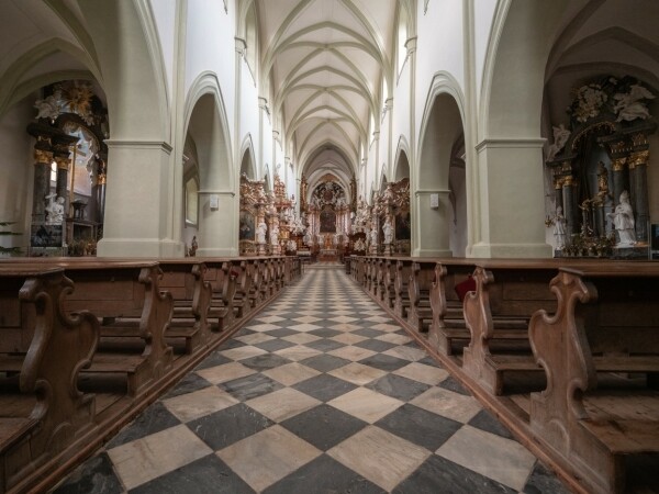 Bazilika Nanebevzetí Panny Marie a sv. Mikuláše ve Žďáře nad Sázavou (foto 1)