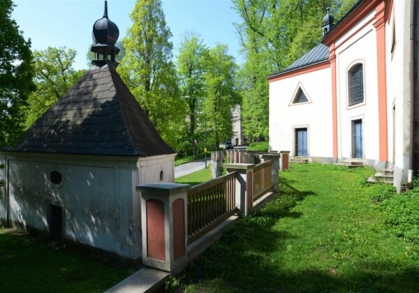 Kostel Nejsvětější Trojice a kaple svatého Kříže v Havlíčkově Brodě (foto 1)