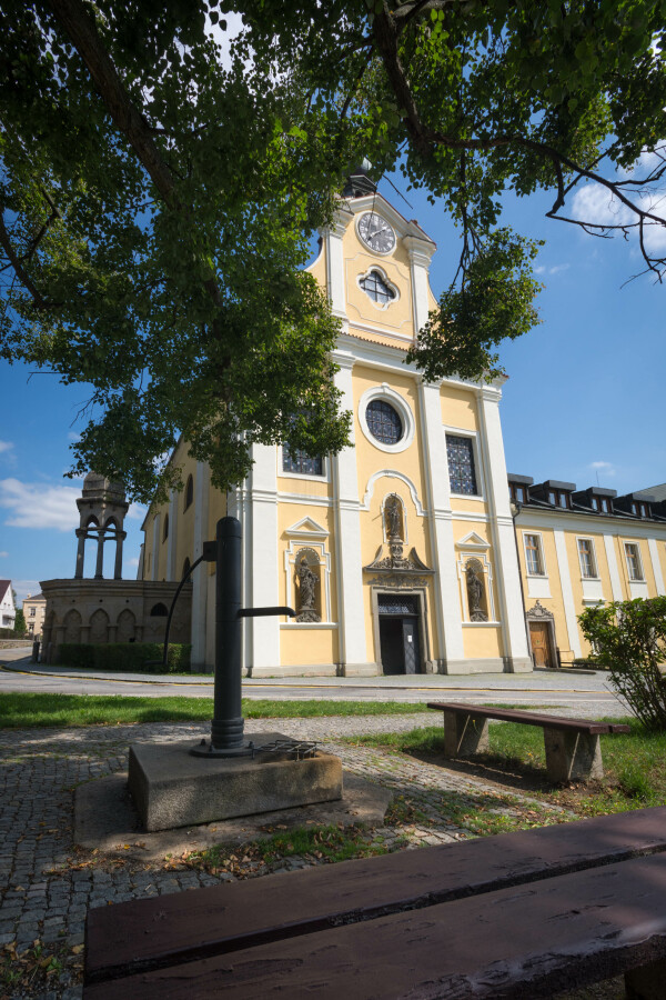 Klášterní kostel sv. Rodiny v Havlíčkově Brodě (foto 1)
