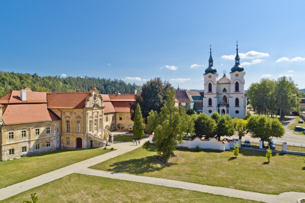 Za tajemstvím  klášterních ambitů (foto 1)