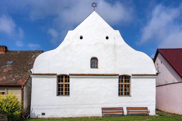 Synagoga Police (foto 1)