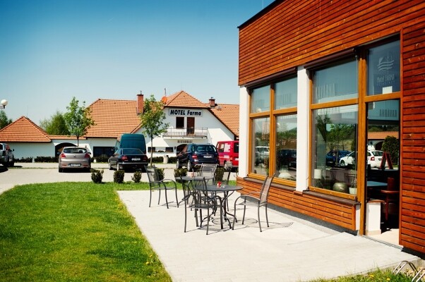 RESTAURACE FARMA (foto 1)