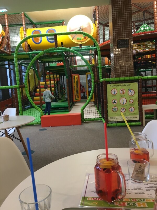 Hopík dětská kavárna s hernou Žďár (foto 1)