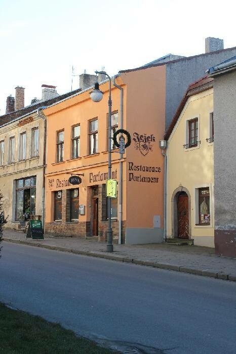 RESTAURACE PARLAMENT (foto 1)