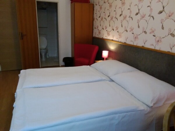 PENSION VIS Á VIS (foto 1)