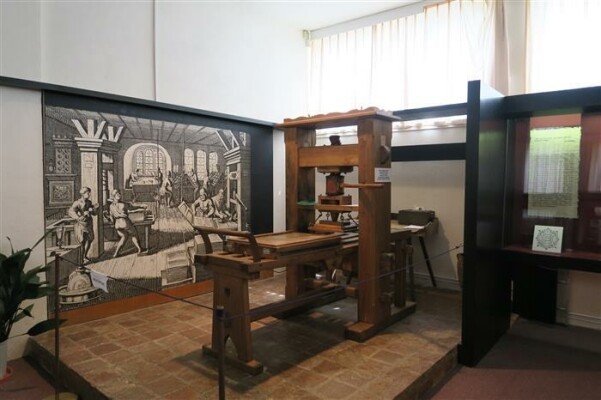 Památník Bible kralické (foto 1)