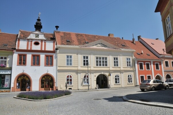 Domy na náměstí Jemnice (foto 1)