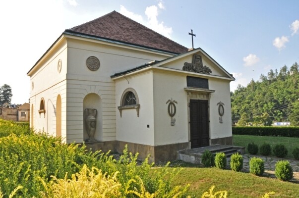 Hrobka Haugwitzů Náměšť nad Oslavou (foto 1)