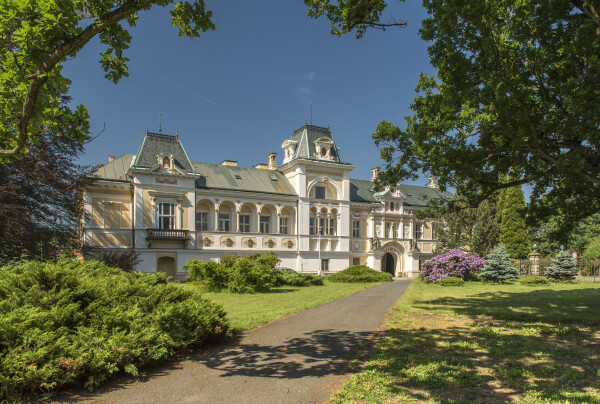 Ze zámku ve Světlé přes Dobrou Vodu do Josefodolu (foto 1)