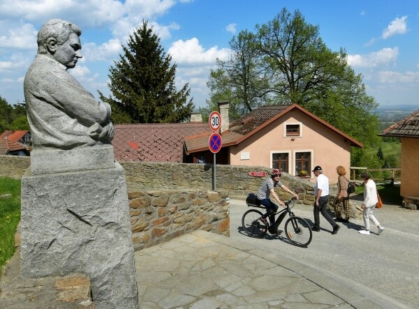 Lipnice nad Sázavou – památník Jaroslava Haška (foto 1)