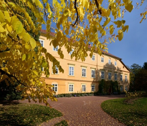 Maleč - zámek, památník F. L. Riegra a F. Palackého (foto 1)