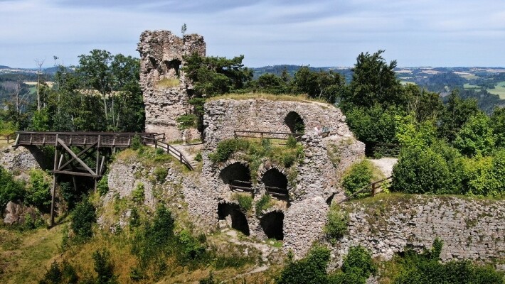 Zřícenina hradu Zubštejn (foto 1)