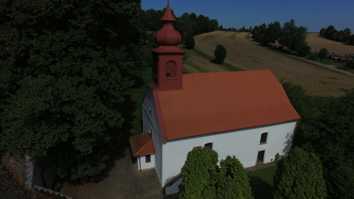 Kostel v Horních Dubenkách (foto 1)