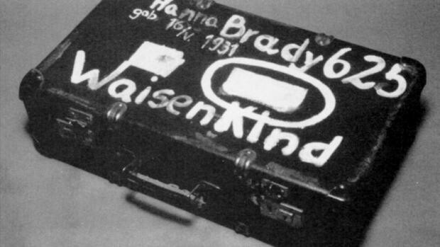 Rodina Brady a Hanin kufřík Nové Město na Moravě (foto 1)