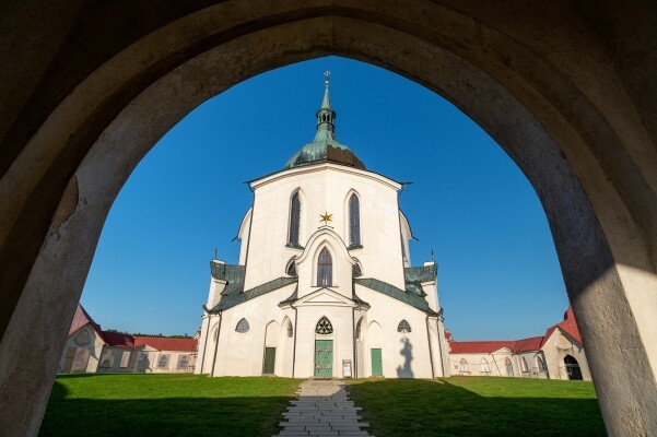 Za Santiniho stavbami (foto 1)