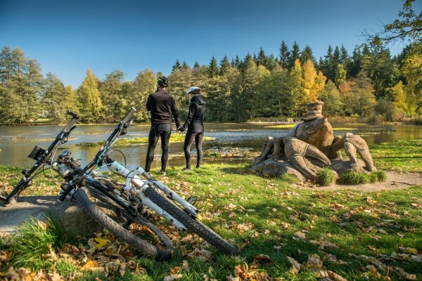 Vysočina pohádková: hledání Olšiakových plastik ve žďárském Posázaví (foto 1)