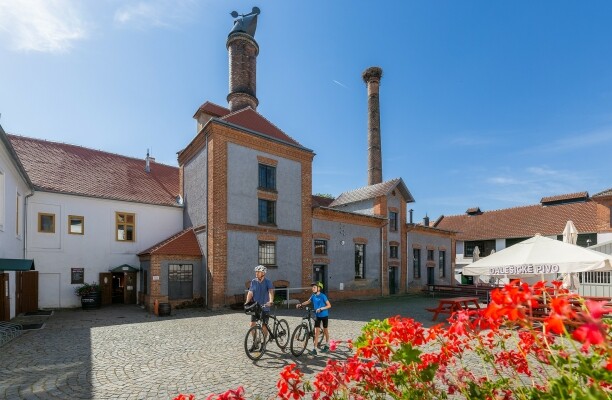 Okolím Jaroměřic nad Rokytnou na zámek a do pivovaru (foto 1)
