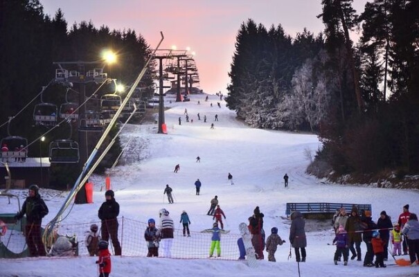 Lyžování ve skiareálu a úniková hra v Lukách nad Jihlavou (foto 1)