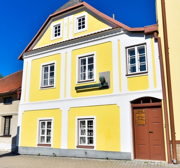 Poznejte život Otokara Březiny a historii Počátek (foto 1)