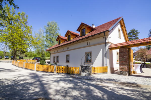 Statek Hostačov (foto 1)