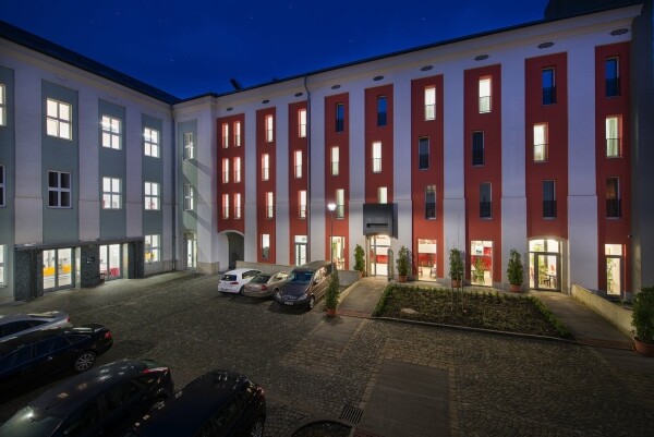 EA BUSINESS HOTEL JIHLAVA (foto 1)
