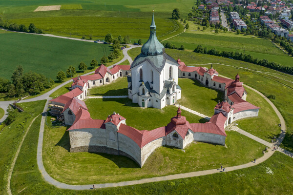 Poutní kostel sv. Jana Nepomuckého na Zelené hoře (UNESCO) (foto 1)