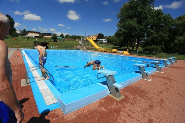 Venkovní koupaliště v Bystřici nad Pernštejnem (foto 1)