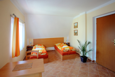 PENZION  A RESTAURACE POD VĚŽÍ (foto 3)