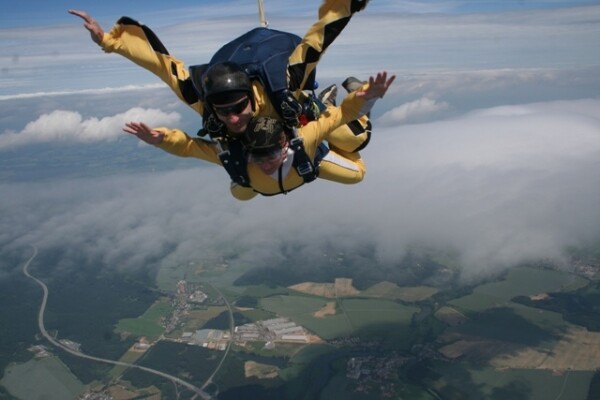 Zážitkové lety, tandemové seskoky, letecká škola Jihlava (foto 1)