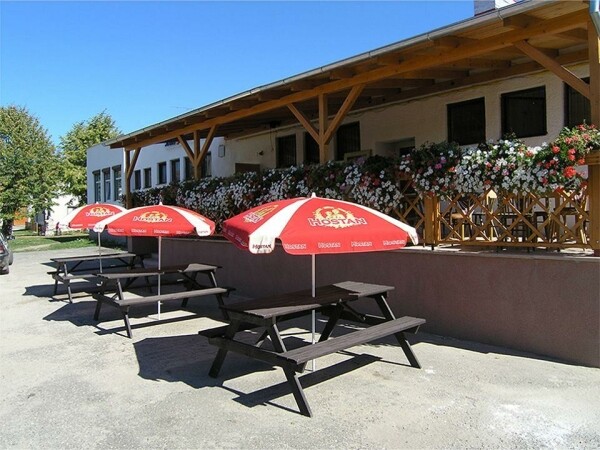 RESTAURACE A BAR MAJÁK (foto 1)