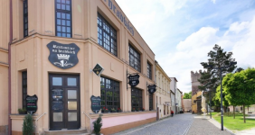 RESTAURACE NA HRADBÁCH (foto 2)