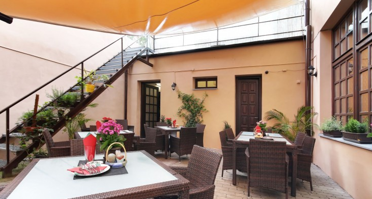 RESTAURACE NA HRADBÁCH (foto 1)