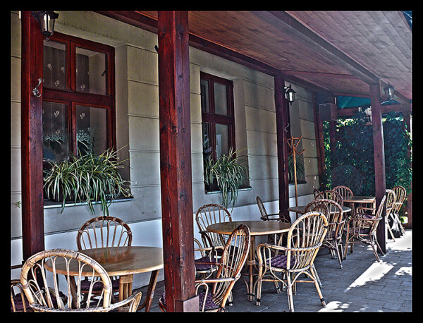 HRADEBNÍ RESTAURACE U HRANATÝ KOULE (foto 1)