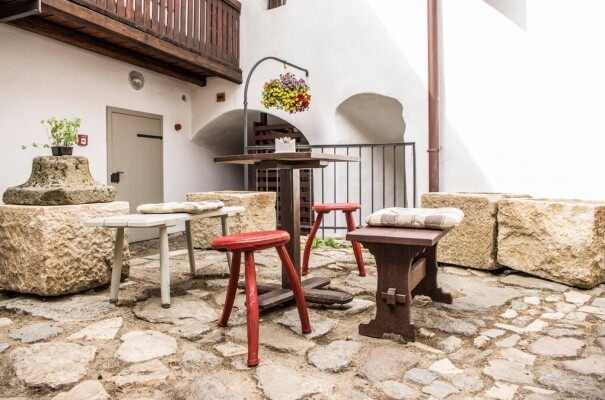 RESTAURACE KOCOUR (foto 1)