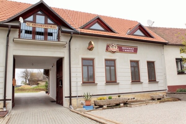 RESTAURACE U BOHOUŠE (foto 1)