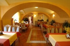 MAHLERŮV PENZION NA HRADBÁCH - RESTAURACE (foto 2)