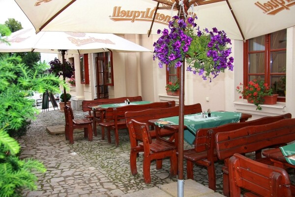 MAHLERŮV PENZION NA HRADBÁCH - RESTAURACE (foto 1)